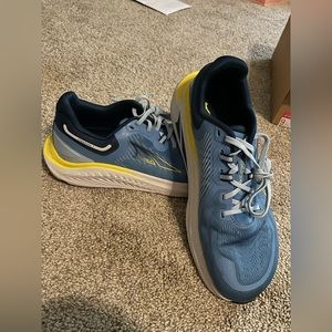 Paradigm 7- size 8.5